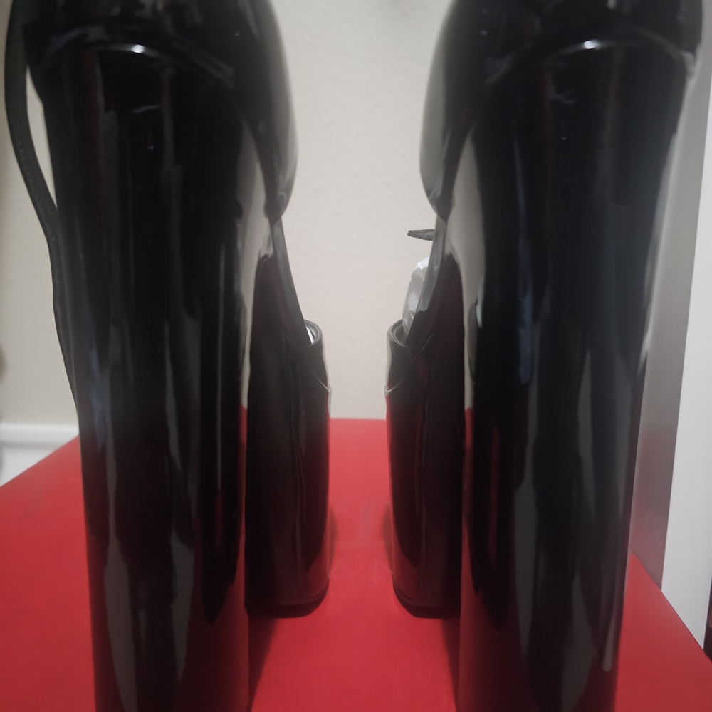 Valentino Garavani Black Patent Platform Heels - Picture 13 of 16